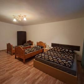 Agroturystyka pod świerkami, hotel in Giebułtów