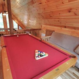 Smoky Elk Cabin, pet friendly with hot tub!
