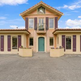 Mediterranean Coastal Charm with Great Views, hotel in Silverdale