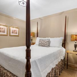 The Kimberly - Cozy, Quiet, Hot Tub in Grove Park Neighborhood