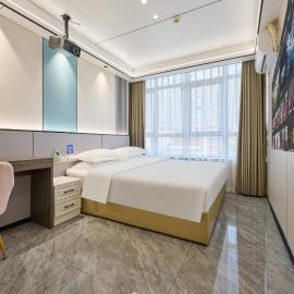 Four Seasons Clouds Xiamen North Railway Station Store, hotel in Xiamen