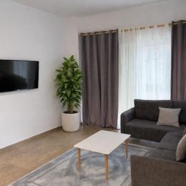 Private Garden Apartment Tirana, hotel in Sauk