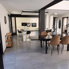Villa contemporaine GRENOBLE, hotell sihtkohas Grenoble