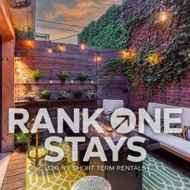 Pittsburgh में, होटल Chic Home with King Bed and Fire Pit
