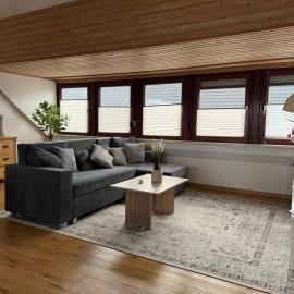 Helles Apartment mit Balkon