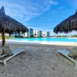 Apartment with balcony overlooking crystal-clear lagoon and