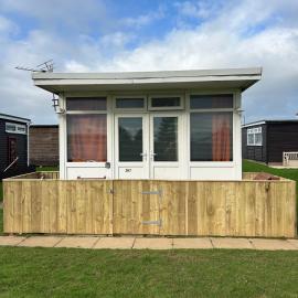 Chalet Riki Family Retreat in East Riding of Yorkshire, hotel in Withernsea
