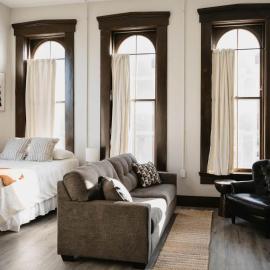 The Neighborhood Lofts، فندق في Greencastle