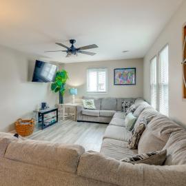Walkable & Renovated! Salter Path Retreat w/ Deck, hotel di Atlantic Beach
