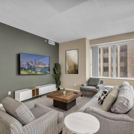 Luxury 13th Floor Condo: Downtown/ Parking $ /Gym, hotel di Cleveland