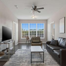 New Spacious Stay Close to UNC-P with Gym & Pool, hotel a Pembroke