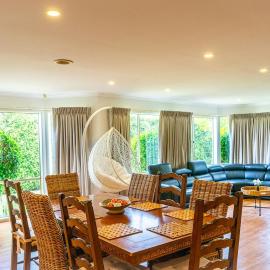 Brightside , Great family home near Airport, hotel in Craigieburn