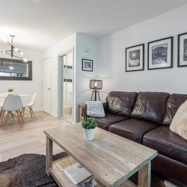 1 Bed, Hot Tub, FREE parking & in-suite laundry