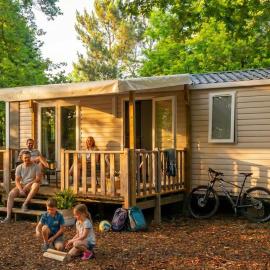 Mobil-home confortable avec terrasse - 6 personnes - API-1-52-1308, hotel in Saint-Gérons