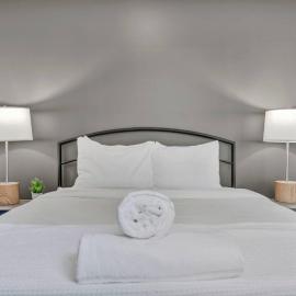 Elegant Downtown Condo • Fitness Gym Included, Hotel in Cleveland