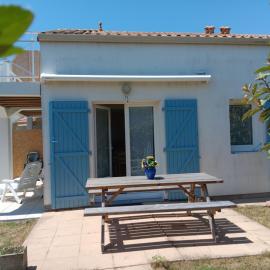 Maisonnette avec piscine à 1800m de la plage - FR-1-476-35