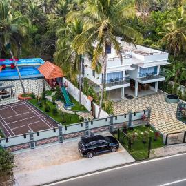StayVista at Lagoons Kuruva with Shared Pool, Lawn, Hotel in Chekadi
