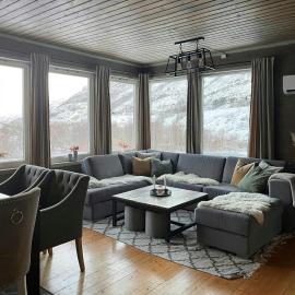 Remote Cabin With Hot Tub Near Vettisfossen, hotel in Øvre Årdal
