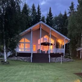 Genuine Beach House and Sauna, hotel Pellóban