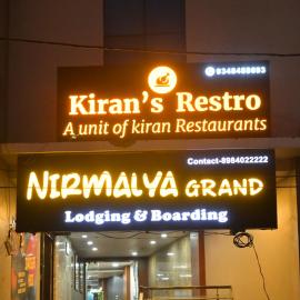 Nirmalya Grand 500mtrs from BAM Railway Station, hotell i Brahmapur