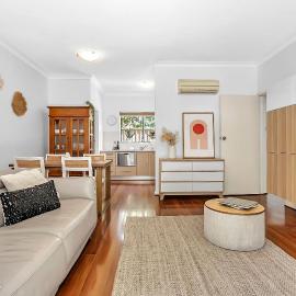 Secure Suite in Gated Complex, Courtyard, 5 Min CBD, Hotel in Rose Park
