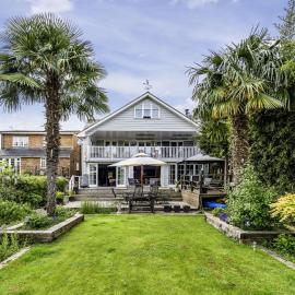 River Haven - River Thames frontage house, hotel v destinácii Thames Ditton