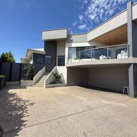 23 Coastline 3-Level Luxe Home Theatre &Pool House
