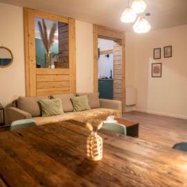 Centre Ville - appartement de caractère- baignoire Balneo, hotel a Besançon