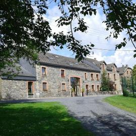 Gite 2 de Renuamont, hotel en Sainte-Ode