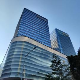 Cloud-Walk Hotel Panoramic High-Rise Cityscape Within 100 Meters of Metro Line 3