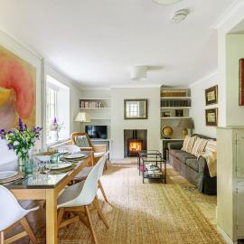 Historical cottage on private estate in Cotswolds