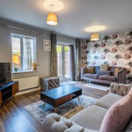 Trowbridge House Long Stays Free Parking and Wifi