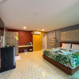 Khaolak Nature House, hotel in Khao Lak