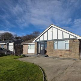 Beautiful 3 beds bungalow on west edge of Aberdeen、アバディーンのホテル