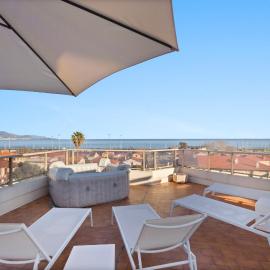 The Rooftop - Jacuzzi - Sea - 180 Terrace - Parking, hótel í Antibes
