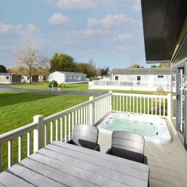 Oakmont 4 - Lodge with Hot Tub, hotel in Allerthorpe