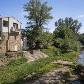 Moulin St Pierre bord - Au calme en bord de Rivière، فندق في ليمو