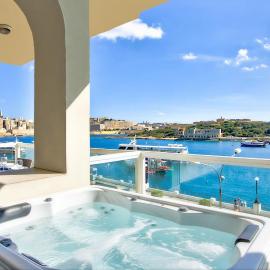 Viesnīca Tigné Seafront Apartments & Penthouse with Heated Jacuzzi Sliemā