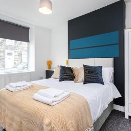 Stylish 3BR home in Burnley - ideal for all guest types- Free Parking Available