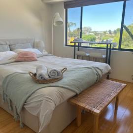 Sunlit Minimal Master Room With Bathroom Bayswater Central City & Airport SHARED HOUSE