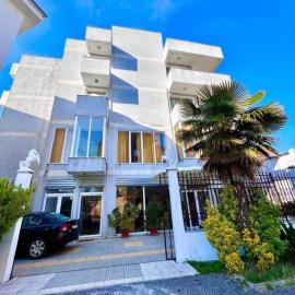 North Star Hotel، فندق في شكودر