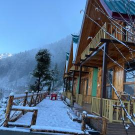 Nature Retreat cottage A frame cabin sainj valley, hotel in Sainj