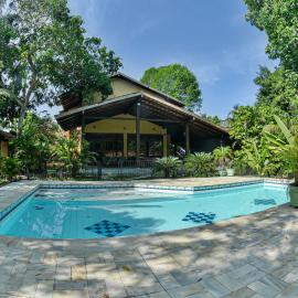 Refúgio em Manaus - Piscina e Varanda