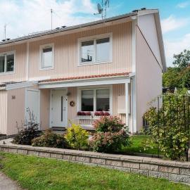 Lakeside townhouse - Private outdoor jacuzzi, hotel u gradu Huddinge