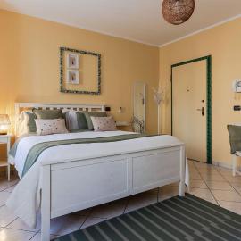 Domus Botanica Loft 2 passi dalla stazione/centro, hotel u gradu Domodosola