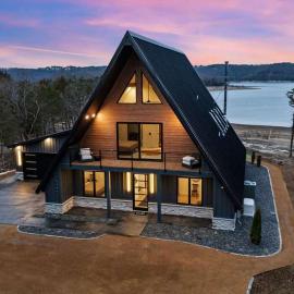 AFrame at Beaver Lake-Hot Tub-Epic Patio & Views、ロジャースのホテル