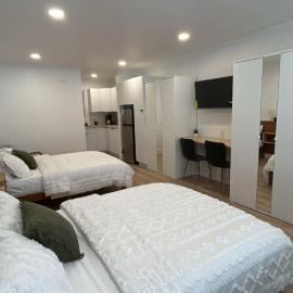 #4 Hygge Hus Hotel - Double Room Suite Connectable，Andrews的飯店