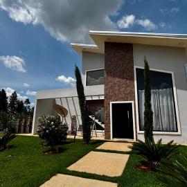 Linda casa de campo com Piscina e Hidromassagem, hotel in Águas de Santa Barbara