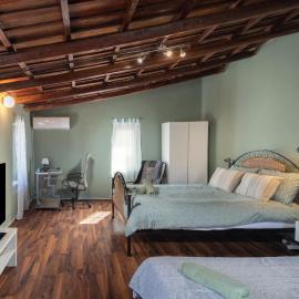 Tylissos EV Stone House, hotel in Tílisos
