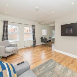 Duplex Apartment - Modern Convenient - Pass the Keys